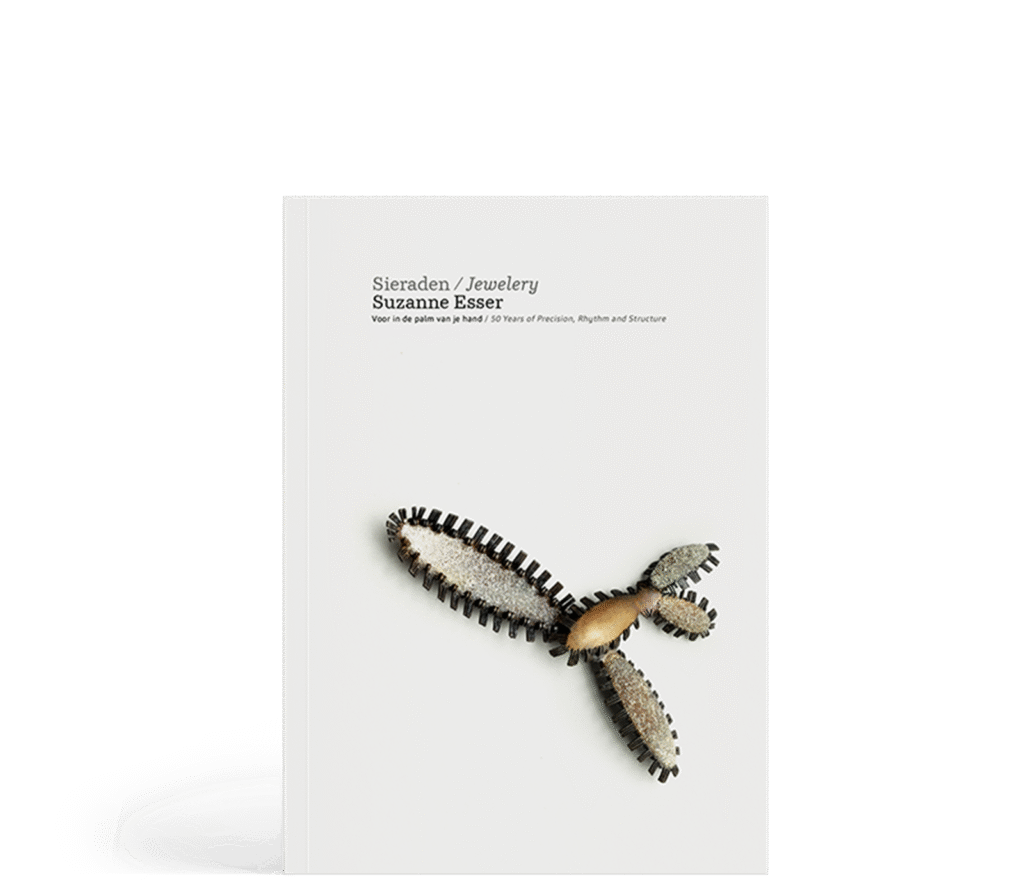 Omslag van het kunstboek voor en van beeldend kunstenaar Suzanne Esser — begeleiding door Codex voor auteurs die zelf een boek willen uitgeven