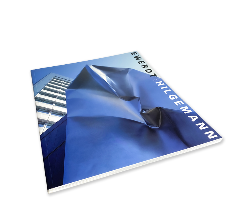 Omslag van het kunstboek ‘Ewerdt Hilgemann’ door Codex — inspirerend voorbeeld voor beeldend kunstenaars die via Codex zelf een boek willen uitgeven